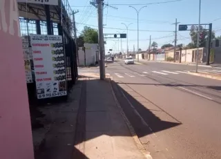 Homem persegue e atira em crianças que tocaram campainha de sua casa por brincadeira