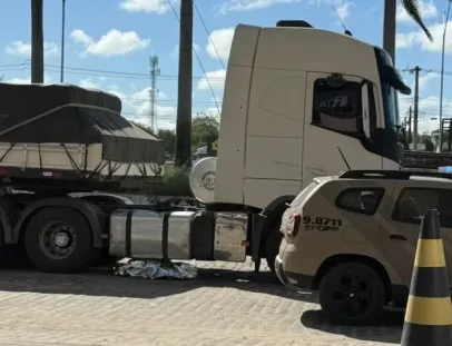 Homem pode ter dormido sob carreta antes de morrer atropelado em posto na BR-101, em Teixeira de Freitas