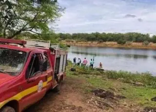 Homem pula em lago para fugir de abelhas e morre atacado por piranhas, em MG