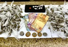 Homem que ameaçava moradores é preso em flagrante com 272 papelotes de maconha e pedras de crack  em Teixeira