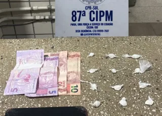 Homem que tentou se desfazer da droga é  preso pela PM em Teixeira de Freitas