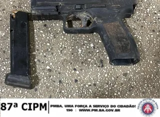 Homem morre em confronto com a Polícia Militar em Teixeira de Freitas; pistola é apreendida