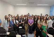 Hospital Costa das Baleias recebe palestra da DEAM sobre combate à violência doméstica