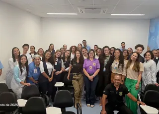 Hospital Costa das Baleias recebe palestra da DEAM sobre combate à violência doméstica