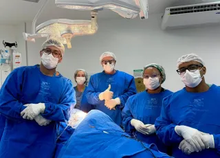 Hospital do Subúrbio realiza cirurgia de escoliose com técnica inédita no Brasil