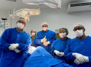 Hospital do Subúrbio realiza cirurgia de escoliose com técnica inédita no Brasil