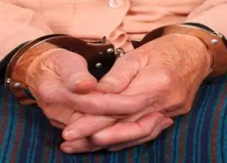 Idoso de 102 anos é preso suspeito de agredir a mulher de 77