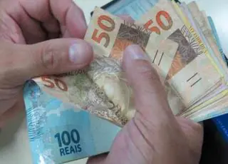 Idoso de 90 anos é vítima de golpe em Medeiros Neto. Ladrão levou o dinheiro de sua aposentadoria