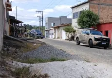 Idoso de 91 anos esfaqueia neto e vizinho durante briga em Itamaraju; um dos feridos morre no hospital