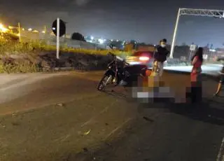 Idoso morre ao colidir com cavalos soltos na pista, em Eunápolis