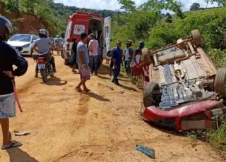 Idoso morre e esposa e filho ficam feridos em acidente na BA 283, em Guaratinga