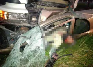 Idoso morre em colisão entre Ford KA e carreta próximo a Lajedão