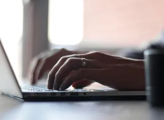 IEL abre mais de 520 vagas de estágio na Bahia; bolsas chegam a R$ 1.874