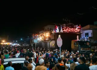 Igor Kannário arrasta multidão atrás do trio na segunda noite da Festa da Virada no Prado