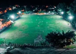 Iluminação da Arena José Militão Guerra marca o início das comemorações do Dia do Trabalhador em Alcobaça