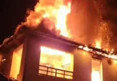 Incêndio atinge residência no Residencial Padre José, em Teixeira de Freitas