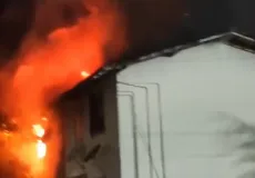 Incêndio destrói casa e mobiliza Corpo de Bombeiros em Porto Seguro