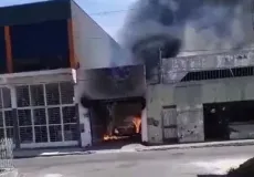 Incêndio devasta empresa de mecânica automobilística em Itamaraju