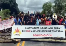 Indígenas da etnia Pataxó bloqueiam BR-101 em protesto contra PEC 490; veja o vídeo