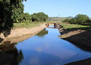 Infraestrutura faz novo trabalho de dragagem em canais e rios de Itanhém