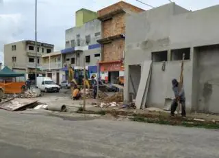 Infraestrutura segue com construção do banheiro público na feira do bairro São Lourenço