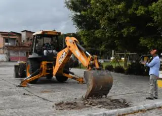 Iniciada a revitalização de mais uma praça em Caravelas