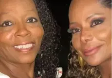 Irmã gêmea de Adriana Bombom é encontrada morta em banheiro