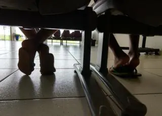 Irmãos de 9 e 11 anos se negam a voltar pra casa e denunciam estupro: 'Ele também obrigava a usar droga'