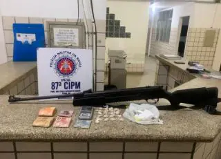 Irmãos suspeitos de tráfico de drogas são presos em Teixeira de Freitas