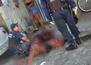 Irmãs ficam feridas após brigarem de tesoura e faca por causa de carregador de celular