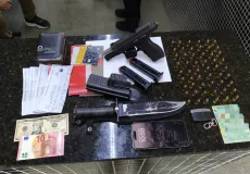 Itamaraju - PETO prende homem portando  arma de fogo e mais de 200 mil em cheques