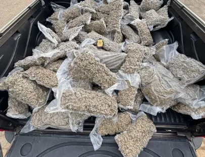 Itabela: PF apreende 102 kg de maconha em carreta e prende motorista