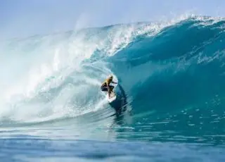 Ítalo Ferreira conquista título do Circuito Mundial de Surfe