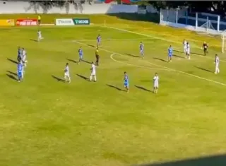 Itamaraju lidera o grupo 14 do campeonato municipal ao derrotar o Prado no Estádio Barbosão 