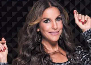 Ivete Sangalo doa caminhão de leite e fraldas para o Vidigal