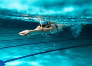 Já para a piscina: 4 razões para você começar a nadar