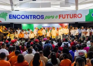 Jerônimo demonstra força em Feira de Santana e reúne mais de 20 prefeitos no território