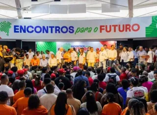 Jerônimo demonstra força em Feira de Santana e reúne mais de 20 prefeitos no território