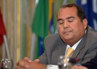'Jerônimo quer culpar os professores pelos erros do governo', rebate Sandro Régis