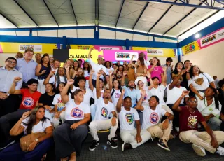 Jerônimo Rodrigues abre ano letivo de 2026 da rede estadual durante inauguração de colégio requalificado em Salvador