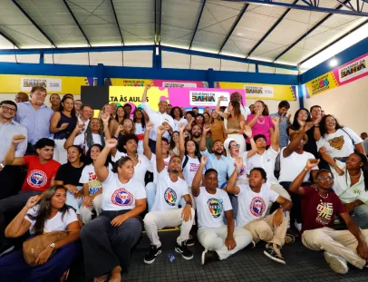 Jerônimo Rodrigues abre ano letivo de 2026 da rede estadual durante inauguração de colégio requalificado em Salvador