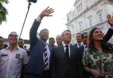 Jerônimo Rodrigues e Emmanuel Macron percorrem o Pelourinho em visita histórica ao Centro Histórico de Salvador