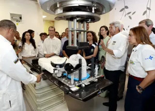 Jerônimo Rodrigues inaugura radioterapia e obras de mobilidade em Teixeira de Freitas