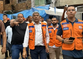 Jerônimo vistoria áreas afetadas pelas fortes chuvas em Santo Amaro, entrega kits humanitários e reforça apoio às famílias atingidas