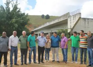 João Leão visita Medeiros Neto e promete resolver problema da ponte que vai de nada a lugar nenhum