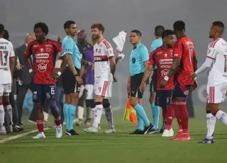 Jogo do Flamengo é cancelado após invasão de torcedores do Independiente Medellín  