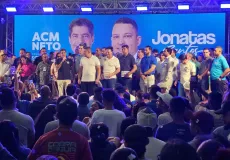 Jonatas Santos lança pré-candidatura a deputado federal com presença de ACM Neto em ato que movimenta Teixeira de Freitas