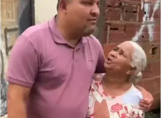  Jonatas Santos, presidente da Câmara de vereadores,  visita famílias atingidas pelas chuvas em Teixeira de Freitas