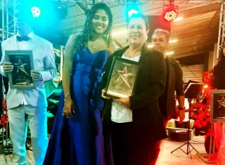 Jornalista Neuza Brizola recebe  o  Prêmio Imprensa Brasil 2025 em Teixeira de Freitas