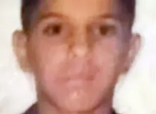 Jovem de 15 anos é morto a tiros na frente da mãe após quatro homens invadirem residência na Bahia